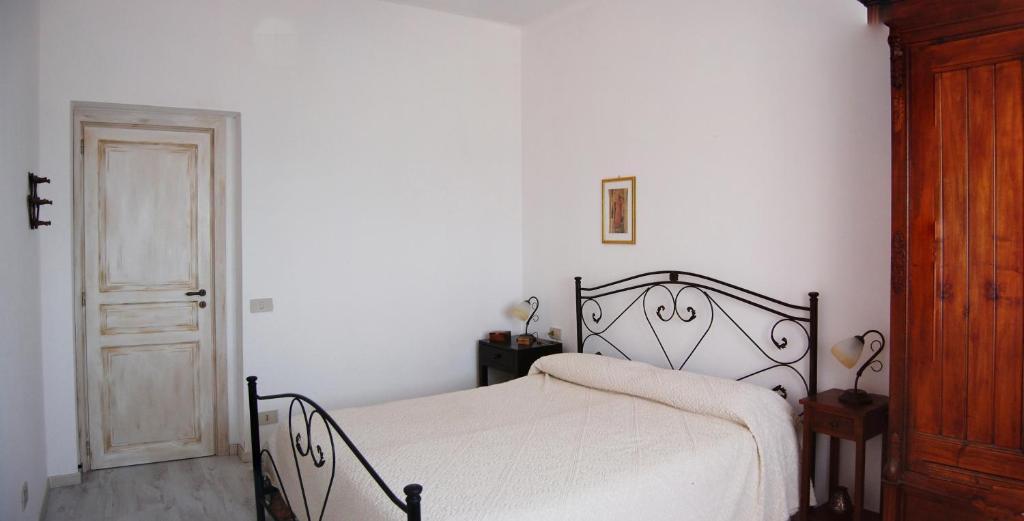 Andrea E Valentina Bed and Breakfast S'archittu Cuglieri Rum bild