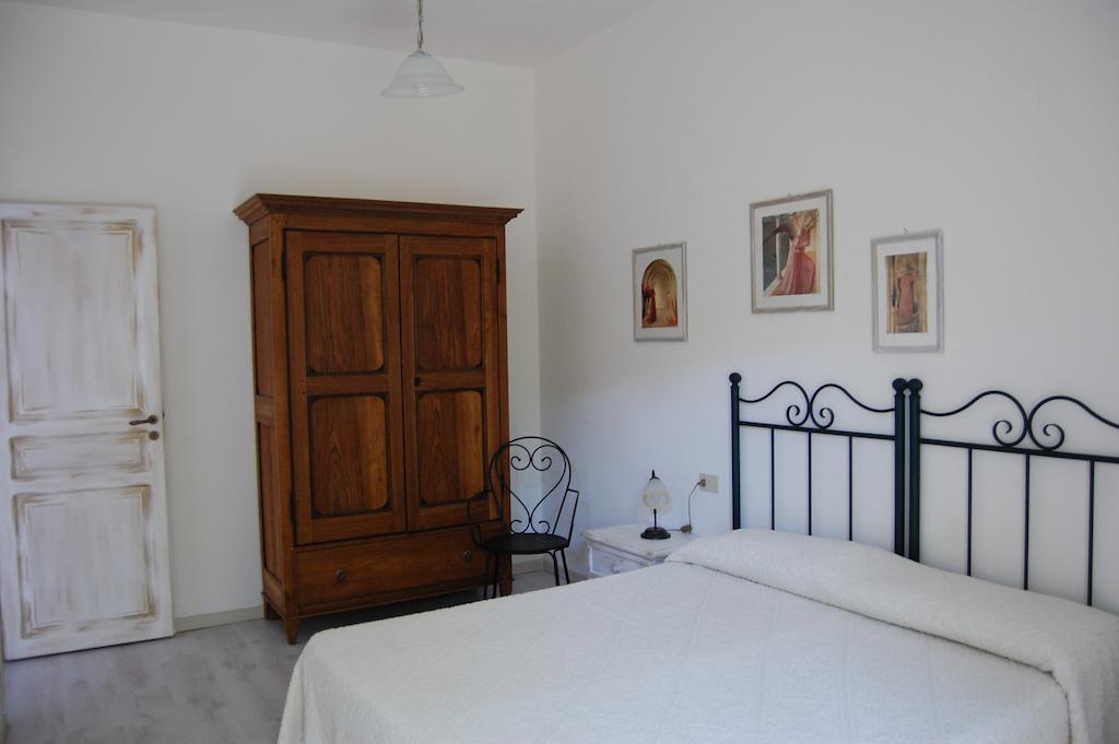 Andrea E Valentina Bed and Breakfast S'archittu Cuglieri Rum bild
